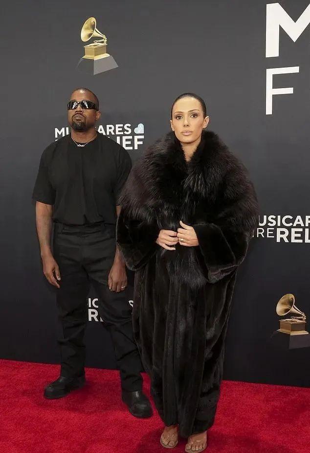 侃爷夫妇开始闹离婚？格莱美一脱后，比安卡终于受不了了？