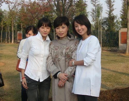 《新闻联播》前主播李瑞英：与丈夫青梅竹马，退休后生活怎样？