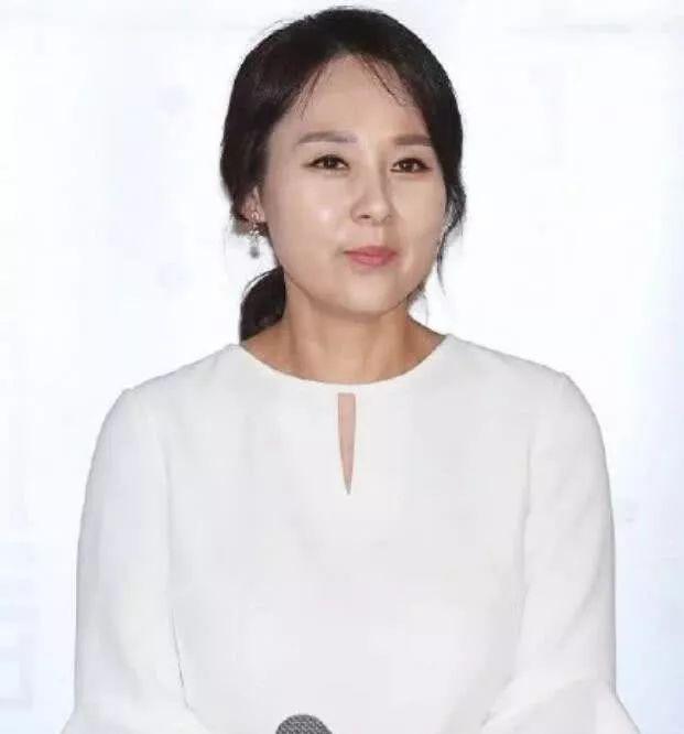 揭秘韩国演艺圈悲惨事件！8名女星因潜规则自杀，现又多了崔雪莉