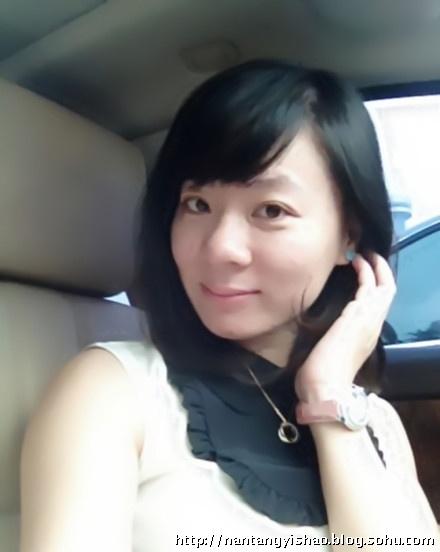 35岁华少的妻子秦利鸽近照