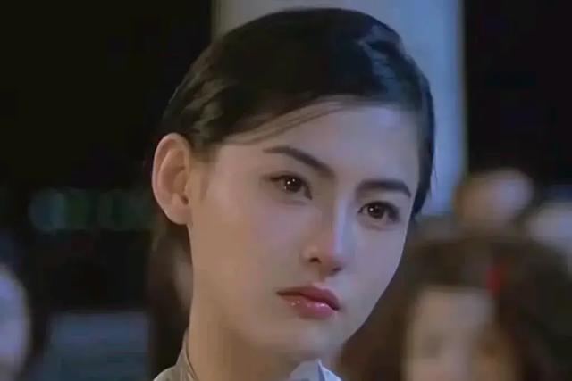 张柏芝母亲戴莎莉，16岁怀孕，四段婚姻，55岁还全裸拍三级片