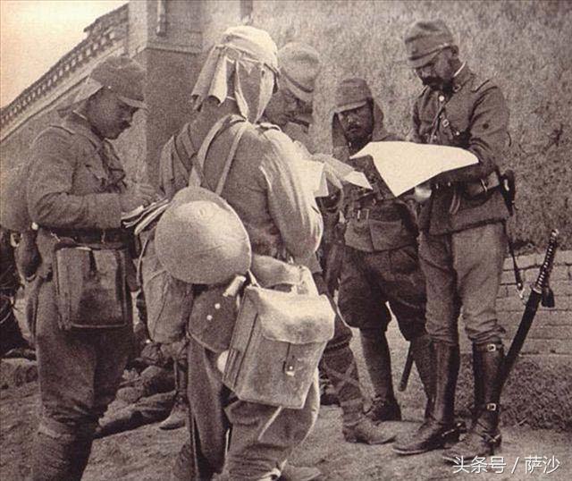 日本鬼子脑袋后面两片布是什么东东?日军独有的屁帘