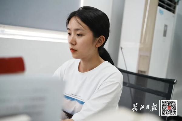 给死者当翻译40年,武汉61岁法医火上热搜