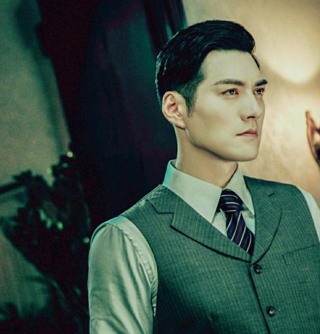 他是曾黎前男友,被韩国美女倒追,从机修工到影帝的他有何魅力?