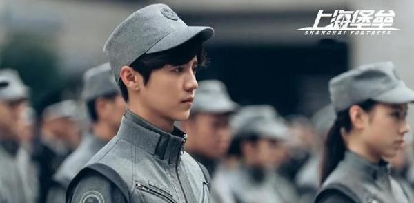 《上海堡垒》导演道歉鹿晗回应！评分低票房低，导演该不该背锅？