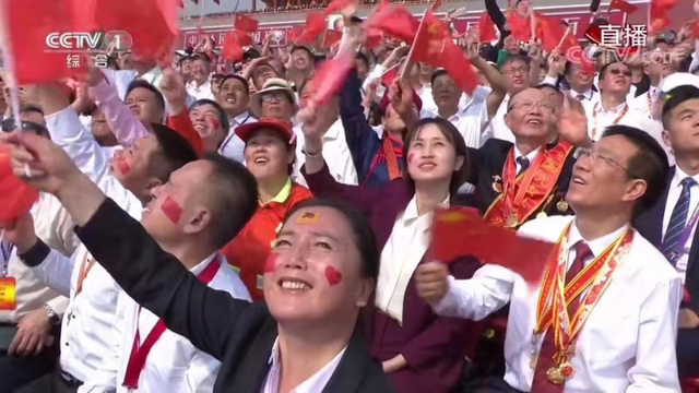 身高一米八 跪地40分钟保持1米以下为了啥?