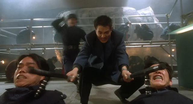 1995年洪金宝联手元彪，与李连杰对决警匪片，却搞垮了自己的公司