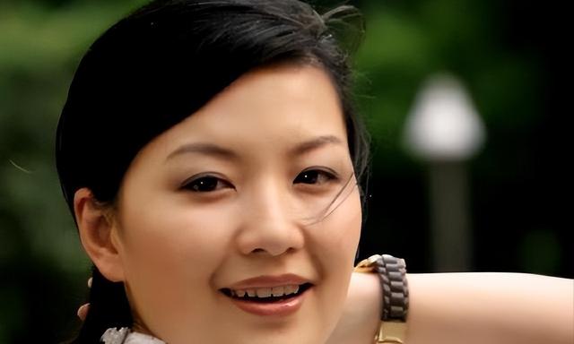 东方卫视一姐陈蓉：因“寿宴门”身败名裂，今低调嫁海归结婚生子