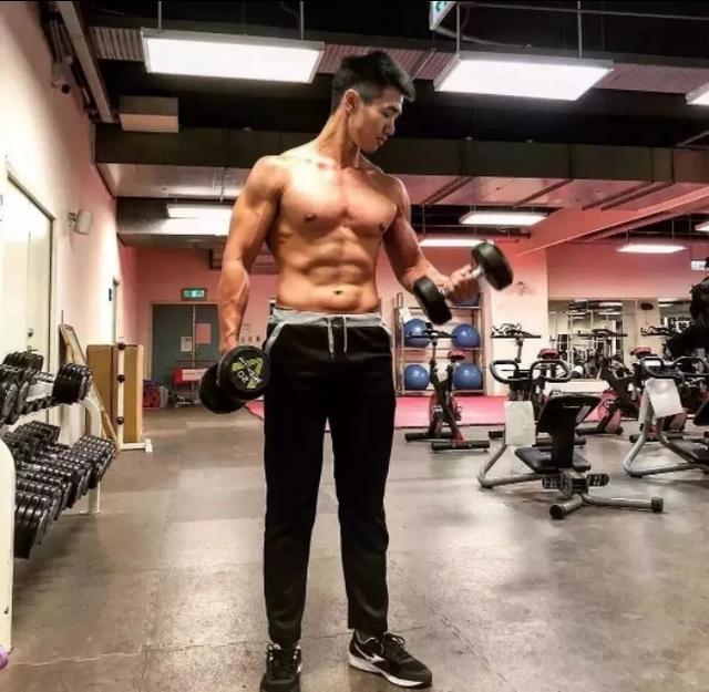 奶凶小狼狗和教练“基情”满满， 真是个单纯大男孩！