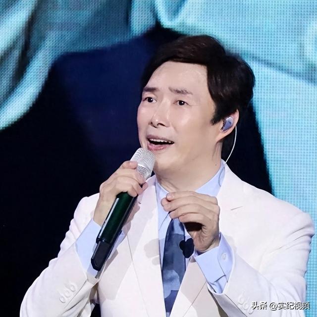 “痴情王子”费玉清：曾为初恋终生未娶，最后与56岁闺蜜相伴终生