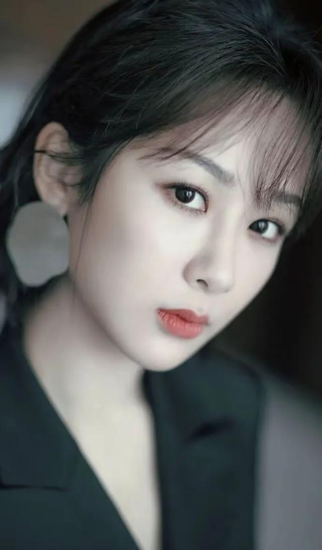 白鹿张晚意被央妈评为国家三级演员，评论区却吵翻天：肖战杨紫呢