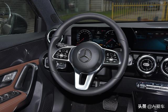 小排量增压油耗5.6L，进口奔驰家用车，低价入门，带你看奔驰A级