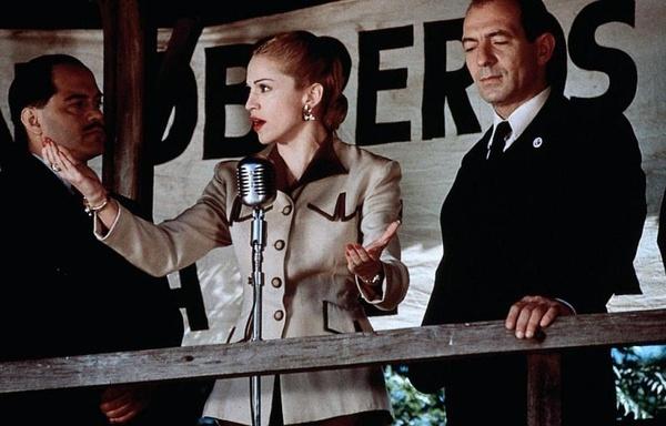 她的一生充满争议，却让整个阿根廷为她哭泣｜跟着电影去旅行