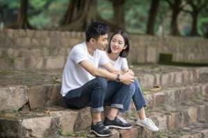 约会看电影(为什么情侣约会喜欢去看电影？这里藏着一个有关心理学的小秘密)