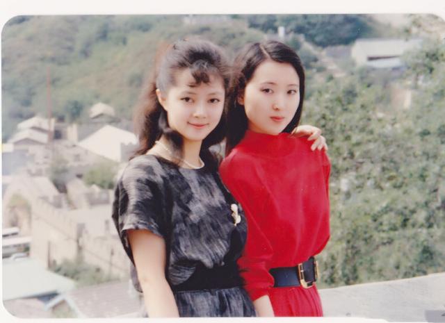 54岁“薛宝钗”近照曝光，皮肤水嫩看不出皱纹，年过半百至今未婚