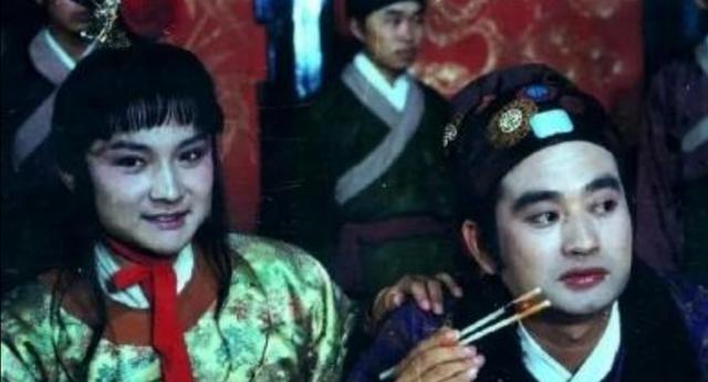 《红楼梦》里的金寡妇与薛姨妈，两个带坏了孩子的单亲妈妈