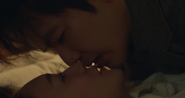 钟汉良李小冉吻戏好虐！用力太猛嘴巴被亲到变形，双方难舍难分