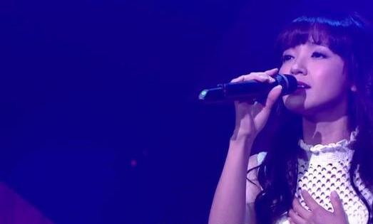 记得《幕后玩家》的DA姐黄山怡吗,一个因拍戏被遗忘的实力歌手