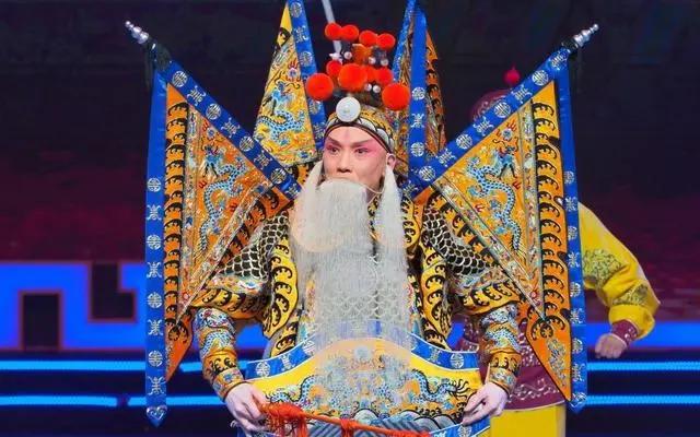 如将谭孝曾与卢松比较,谁的谭派艺术更有代表性?