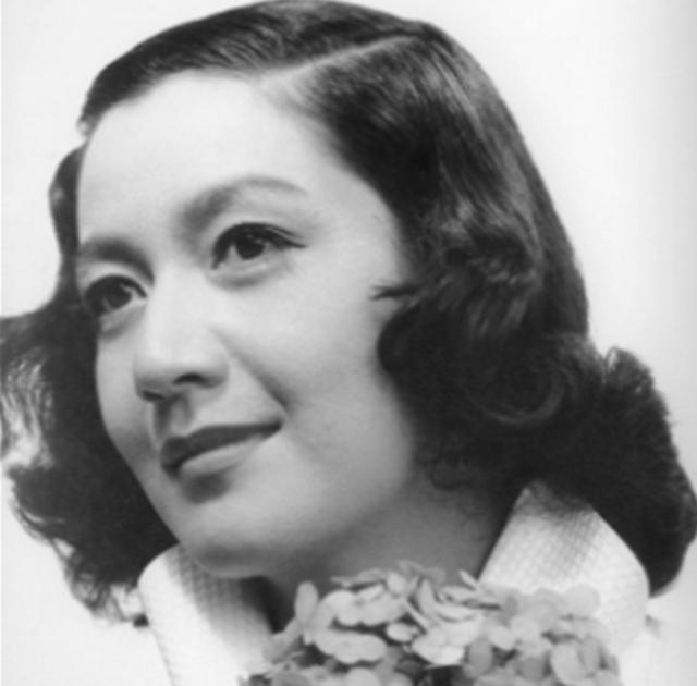 昭和女神原节子的照片，正是因为她，麦克阿瑟放了裕仁天皇一马