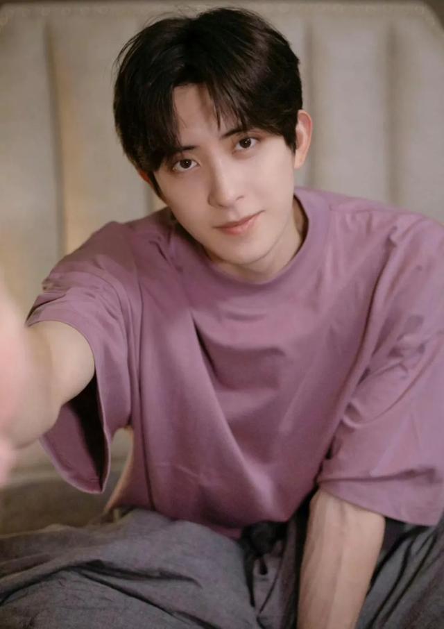 敖瑞鹏：自网络红人到影视新星的璀璨蜕变