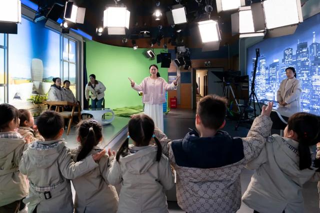 快来围观，萌娃小主播出没！