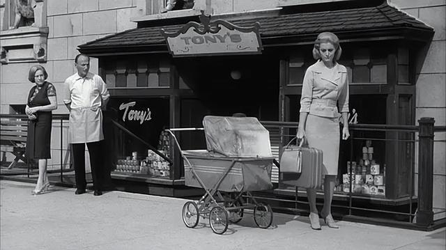 电影《裸吻》：以黑暗的氛围、紧凑的剧情以及惊悚动作场面而闻名