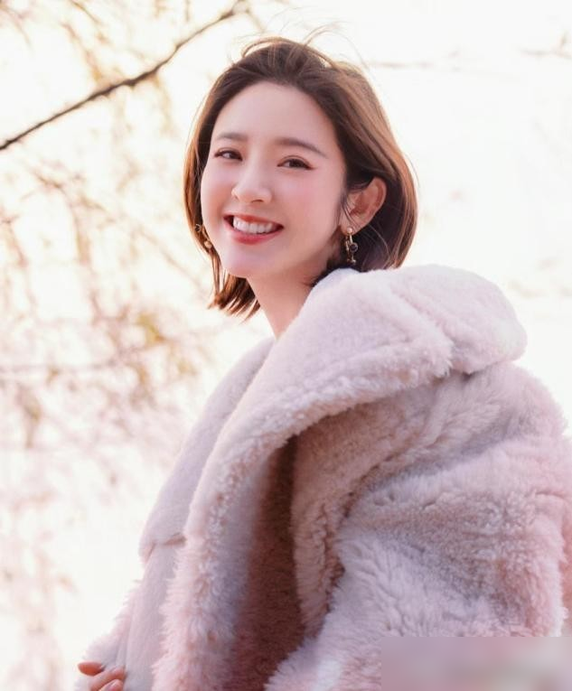 上了年纪的女人，尽量远离这3种“大妈发型”，看着显老还没气质