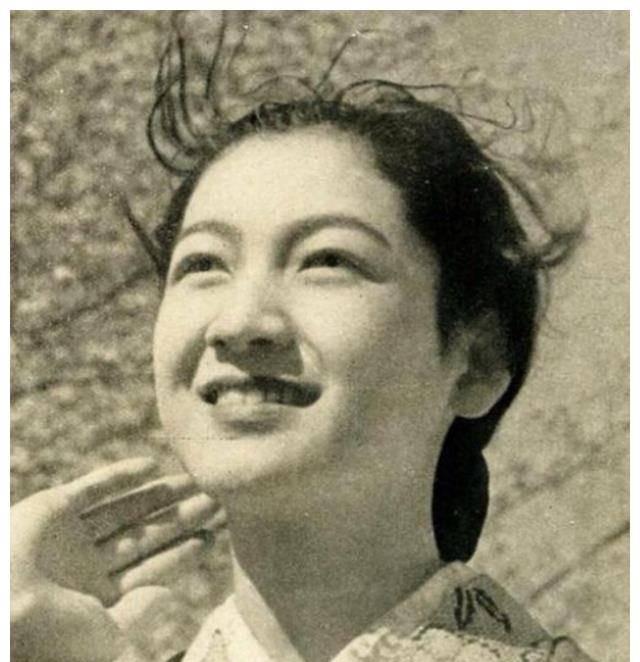 昭和女神原节子的照片，正是因为她，麦克阿瑟放了裕仁天皇一马