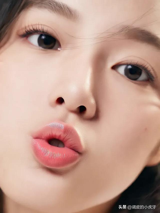 性感丰满 嘴唇丰厚饱满 具有性感魅力