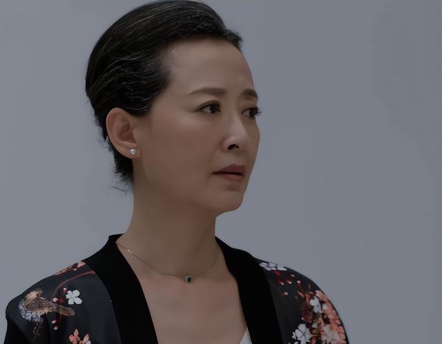 演完白敬亭张小斐妈妈，许凯妈妈，52岁的她魅力风采不减当年