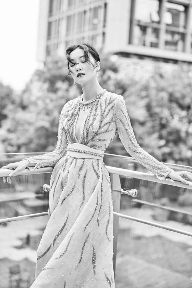 最会演野生美人的，齐溪算一位