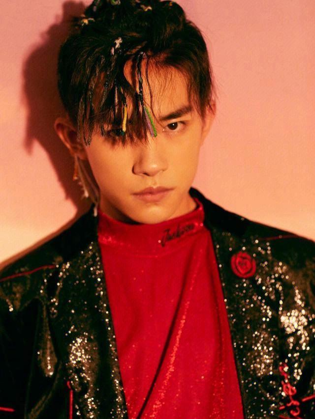 网友曝光!薛之谦演唱会现身易烊千玺!惊爆现场引发热议!