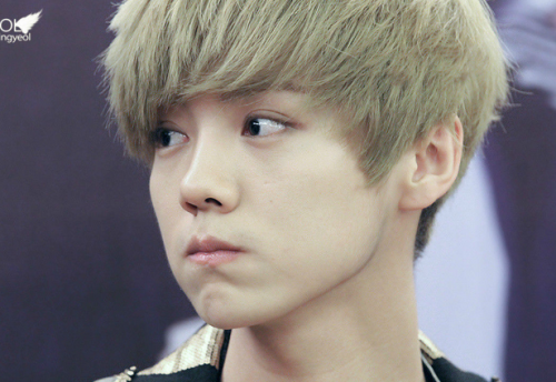 鹿晗原名刘壮实 家庭背景显赫被曝中学穿名牌是土豪