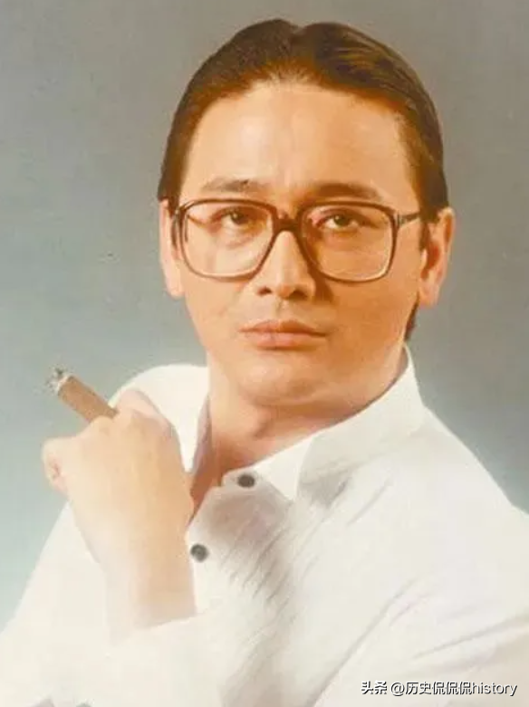 香港“三级片”教父，曹查理经典Pose依旧欠揍，女演员纷纷怀念