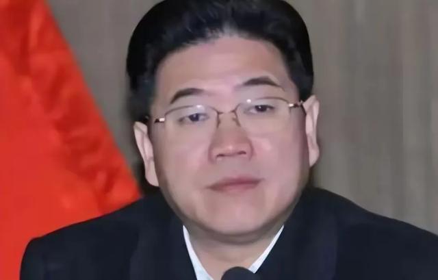 李亿龙“衣冠禽兽”行径曝光，家族式腐败成最强黑金帝国