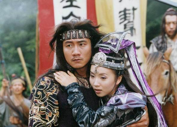 97版和03版乔峰放在一起，音乐一响，吹风机一动，差距就出来了