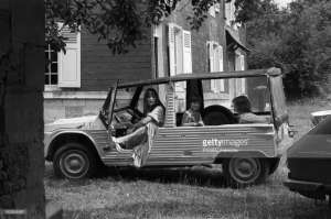 女性瘾者电影(她是《不安分的姑娘》里的小可爱，也是暴力疯狂的“女性瘾者”)