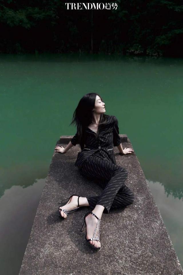 最会演野生美人的，齐溪算一位