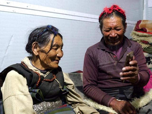 新春走基层·风雪高原行丨板房夜话