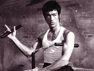 洪金宝：号称港圈“功夫胖”，嘴角却因被打留疤，是谁如此大胆？