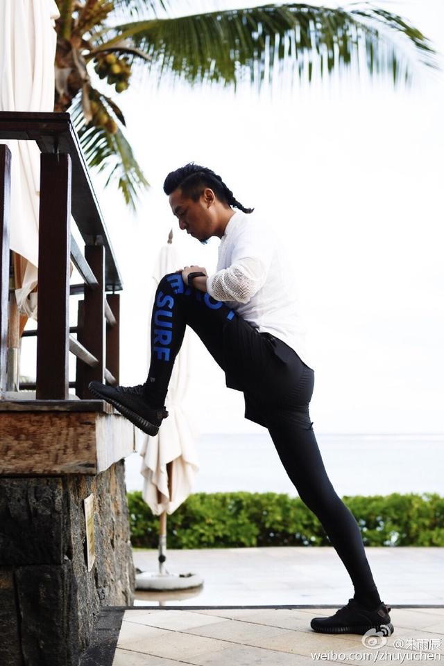 他是汤唯的前男友，是《奋斗》中的华子，如今你还认得他么？