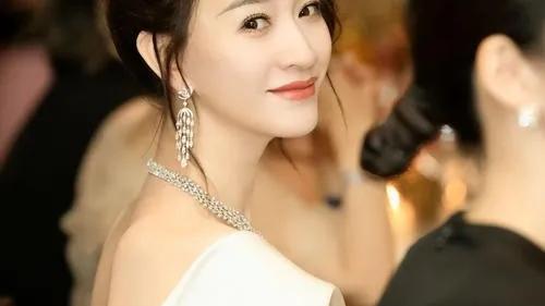 小冉正式回应：退出繁华群