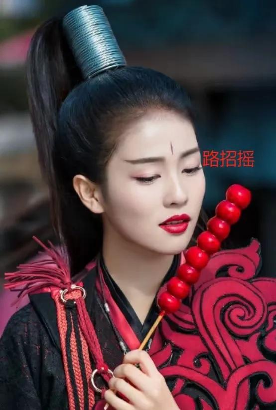 白鹿张晚意被央妈评为国家三级演员，评论区却吵翻天：肖战杨紫呢