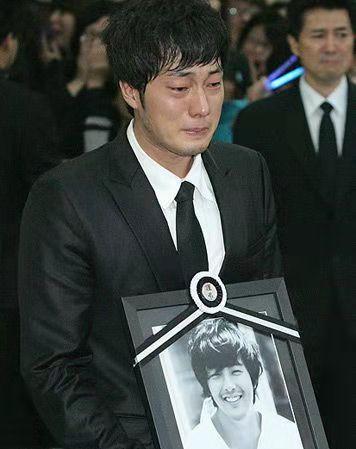 重情重义！《冬季恋歌》男二号自杀9年，苏志燮坚持赡养其父母9年