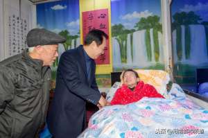 许家印老家(许家印阔别20年再回乡 回报乡里感念师恩)