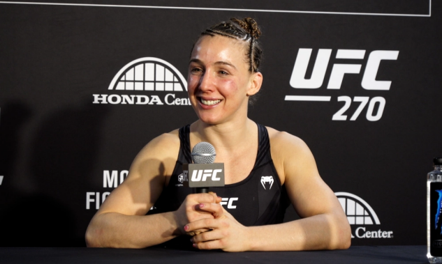 艳舞女郎杀进UFC凶悍绞杀对手！几周前还在脱衣舞俱乐部工作