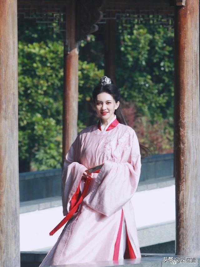 上海戏剧学院美女主持人林杰妮迷人美照欣赏，真好看