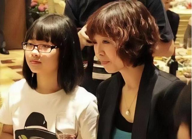 刀郎女儿罗添：刚出生就被母亲抛弃，31年之后，她和刀郎现状如何