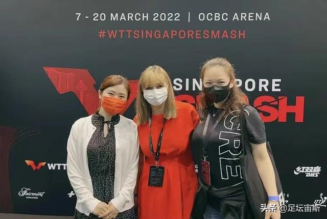 久违合体！刘诗雯搂肩福原爱，紧贴在一起牵手比身高，小枣晒黑了